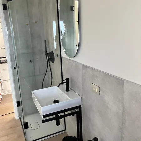 Design And Comfort In West * ميلان